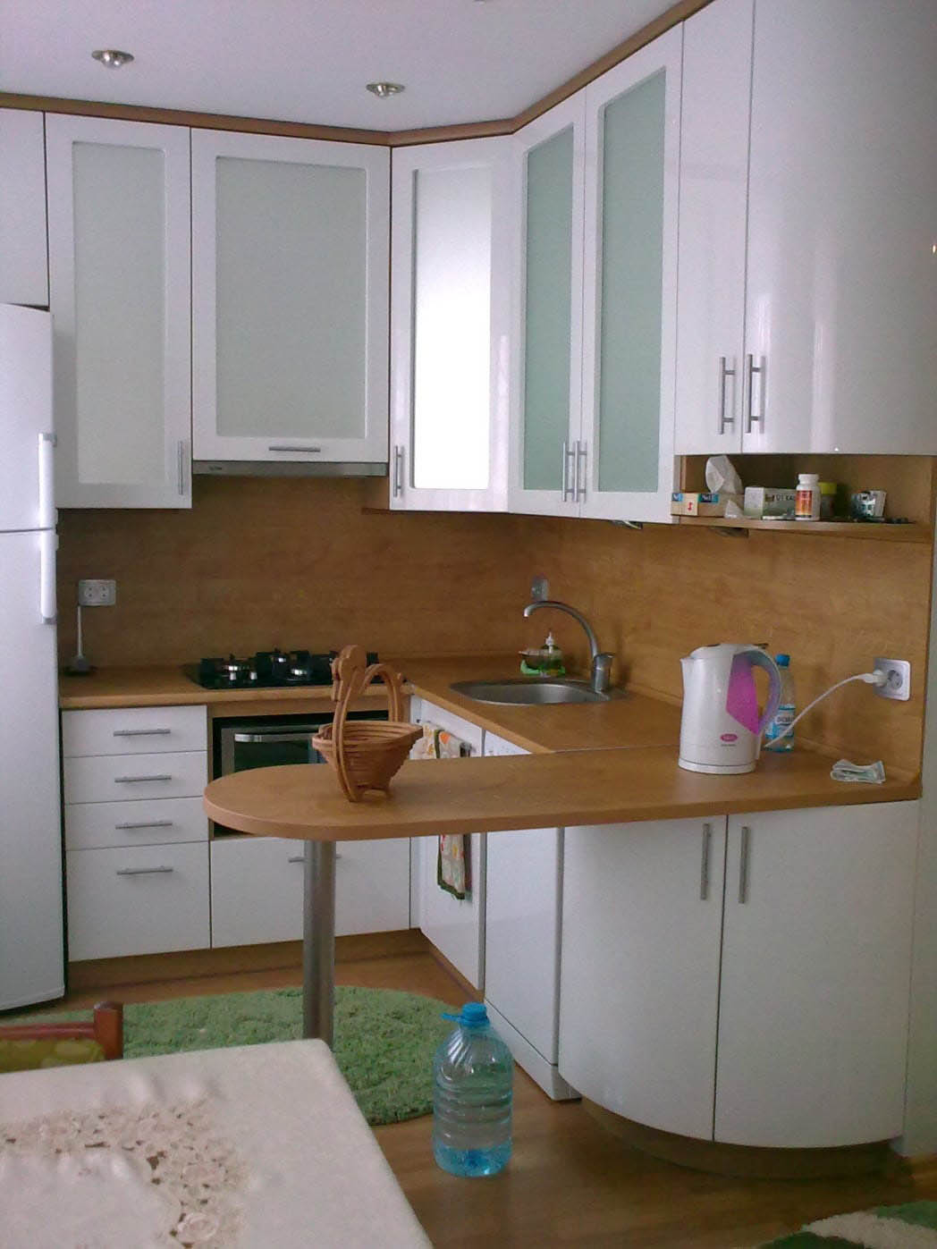 Секреты дизайна функциональной маленькой кухни под потолок | VK