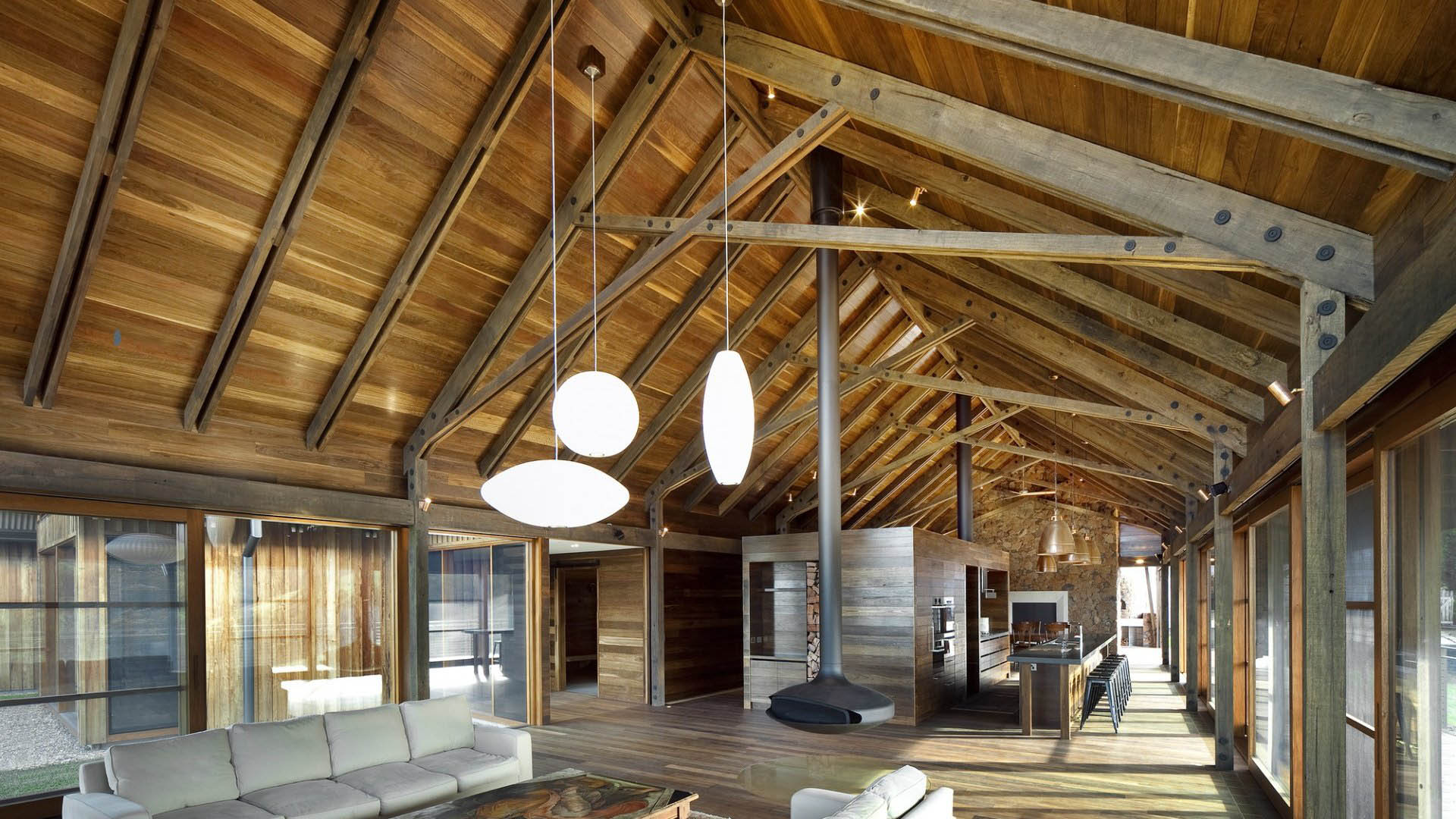 Потолок в деревянном доме: способы отделки